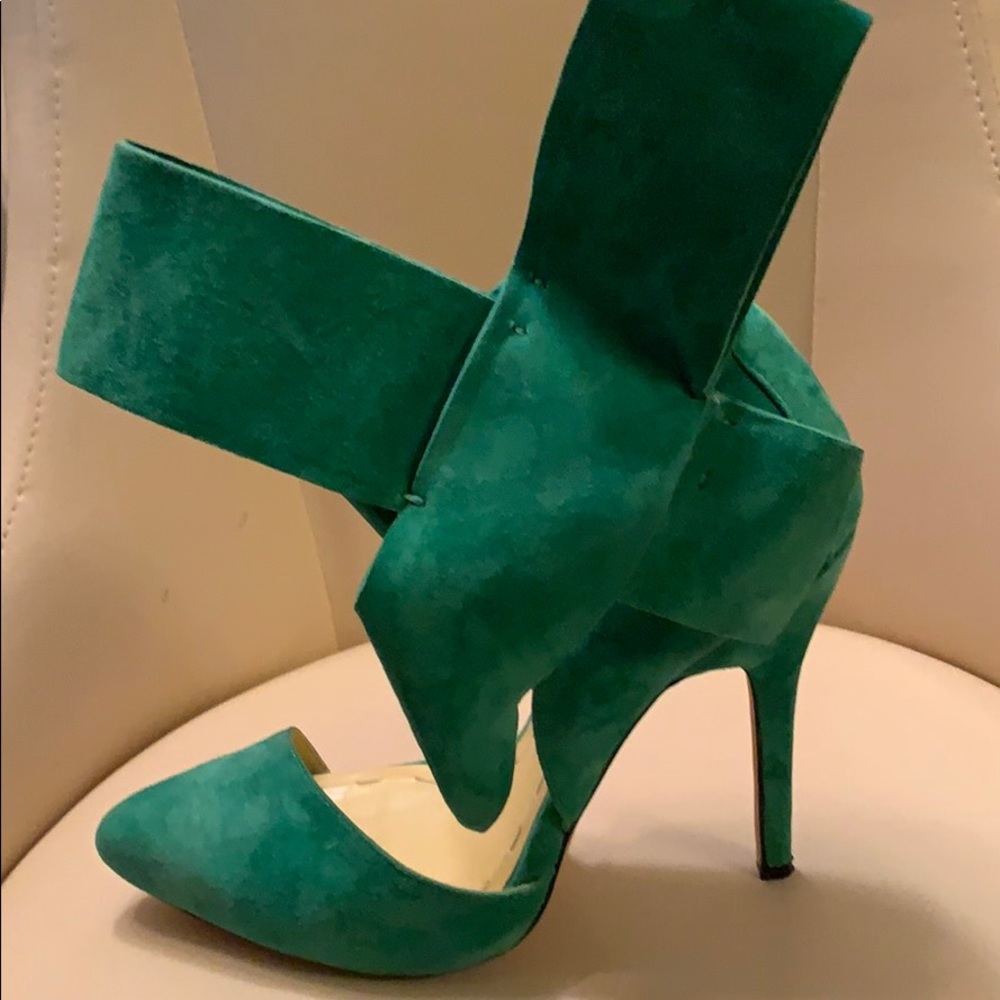 Aminah Abdul Jillil Green Bow Pumps